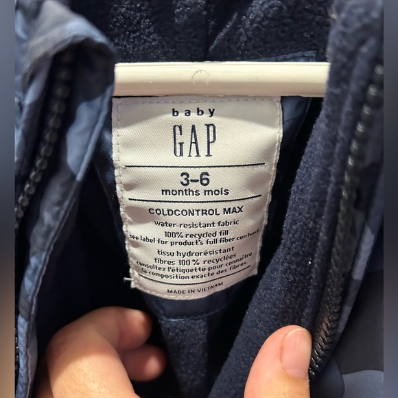 Gap 3-6 month winter suit - Picture 2 of 2